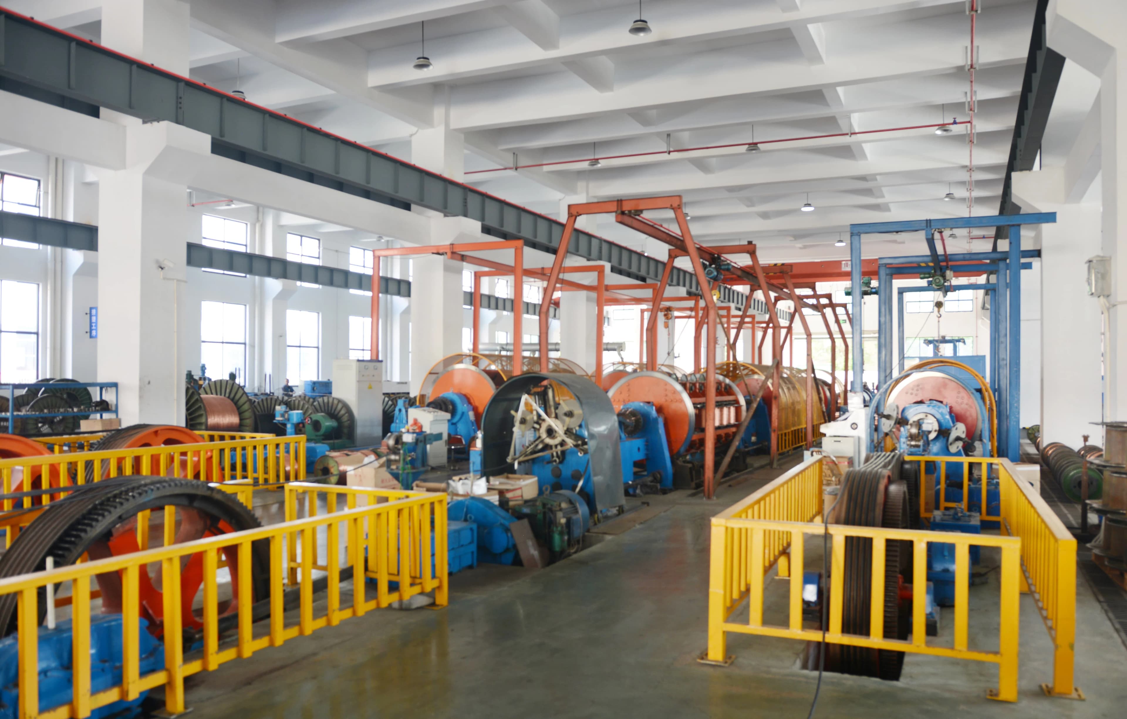 High-speed stranding machinery and cabling equipment in Zhejiang Hongce Cable workshop