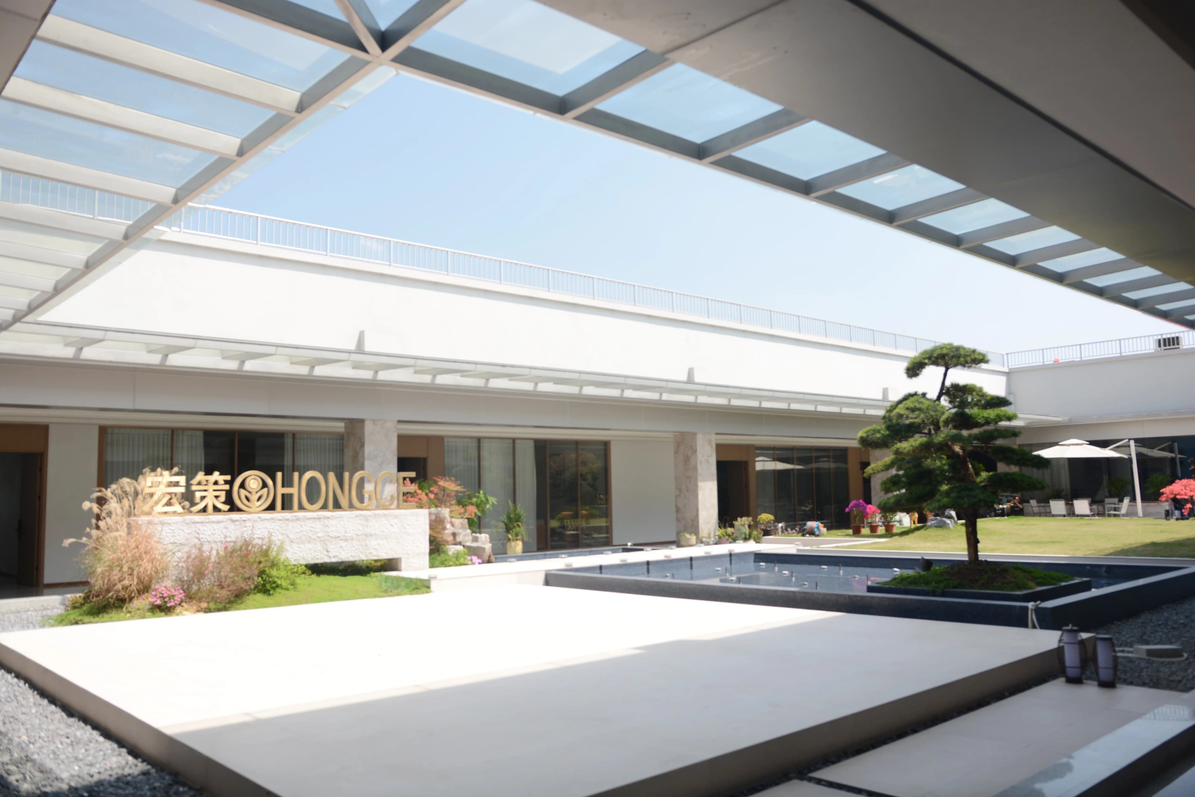 Spacious open-plan office floor of Hongce Cable, professional team serving global clients.