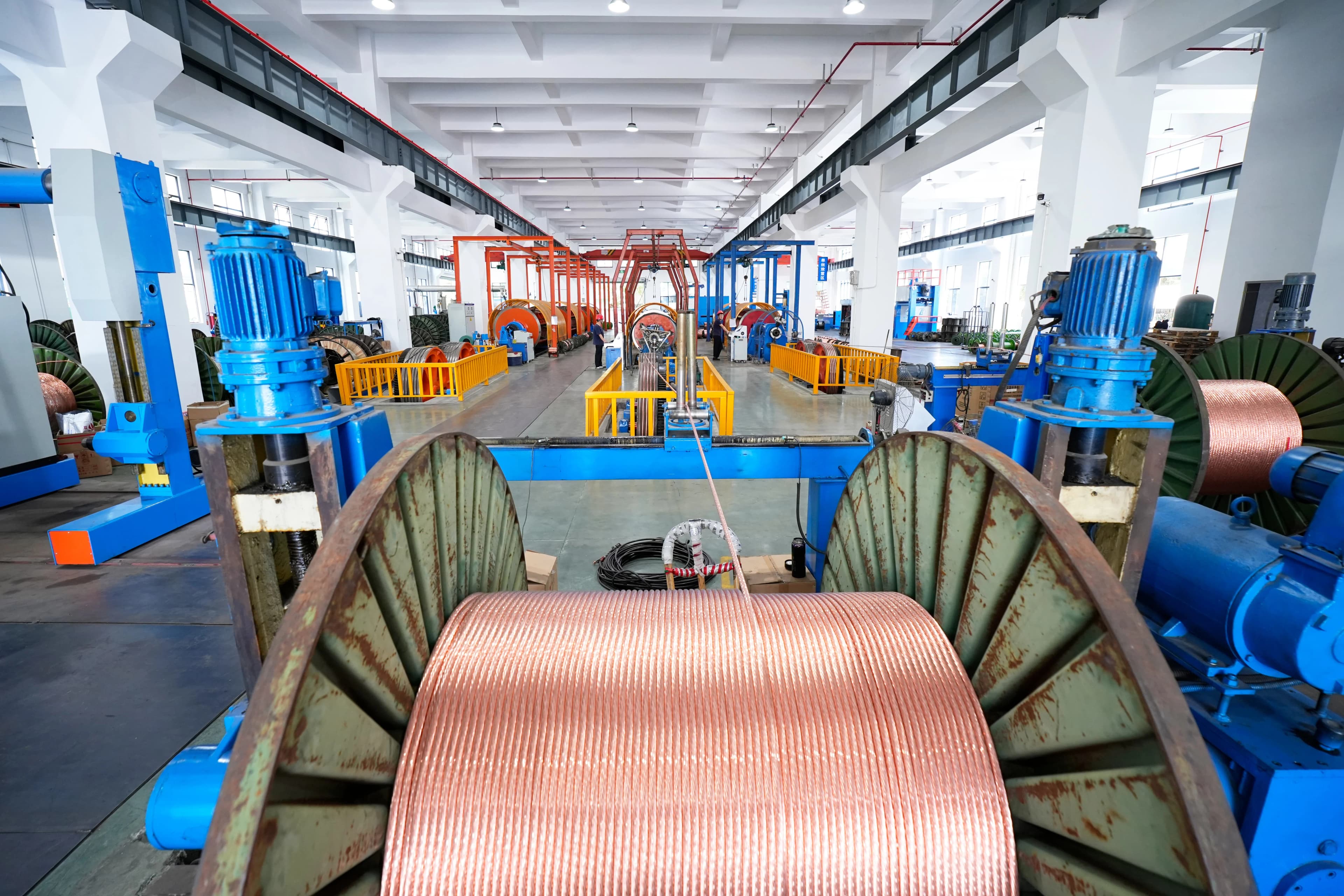 Modern and spacious cable production workshop of Zhejiang Hongce Cable Co., Ltd.