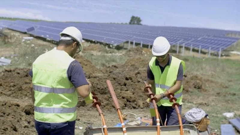 Medium voltage power cables used in solar farms and renewable energy projects to connect photovoltaic equipment, transformers and grid systems.