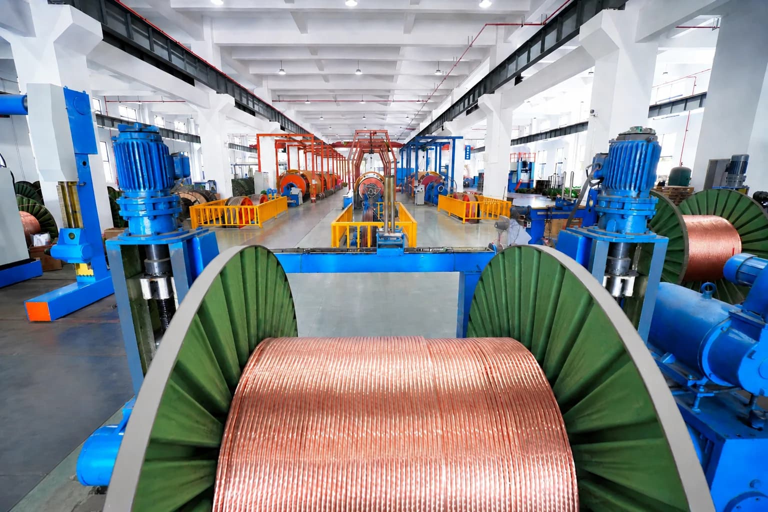 Modern and spacious cable production workshop of Zhejiang Hongce Cable Co., Ltd.